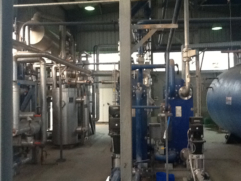 Industrial gas facility with cylinders